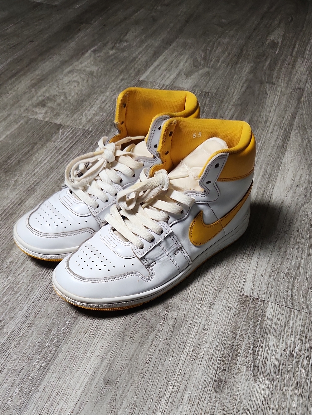 Nike Air Ship Size 7w